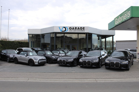 Garage Van Den Dooren